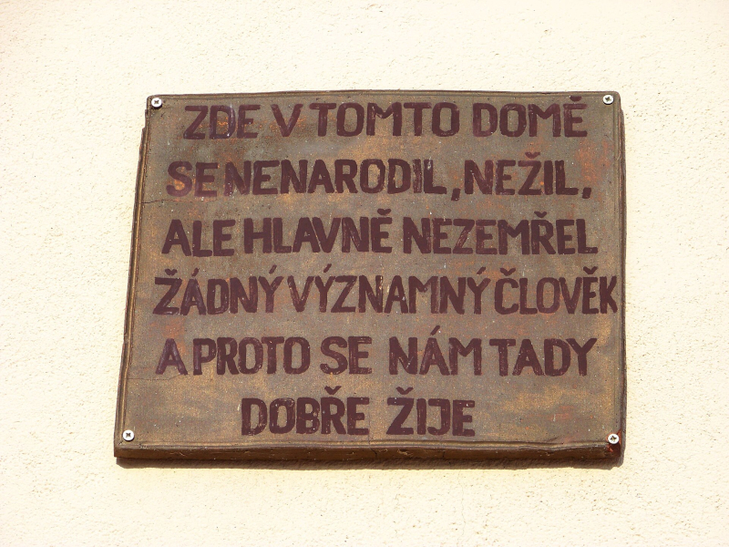 https://commons.wikimedia.org/wiki/File:Bechyn%C4%9B,_Z%C3%A1%C5%99e%C4%8D%C3%AD_481,_zde_v_tomto_dom%C4%9B.jpg